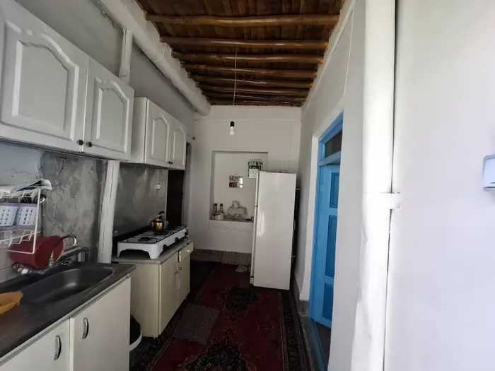 اقامتگاه سنتی چهارخوابه سلمانی بایزید بسطامی