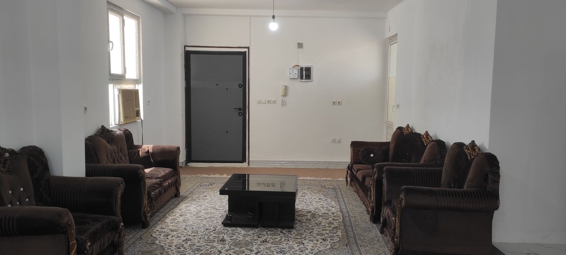 آپارتمان دوخوابه عالیشهر - حال و پذیرایی