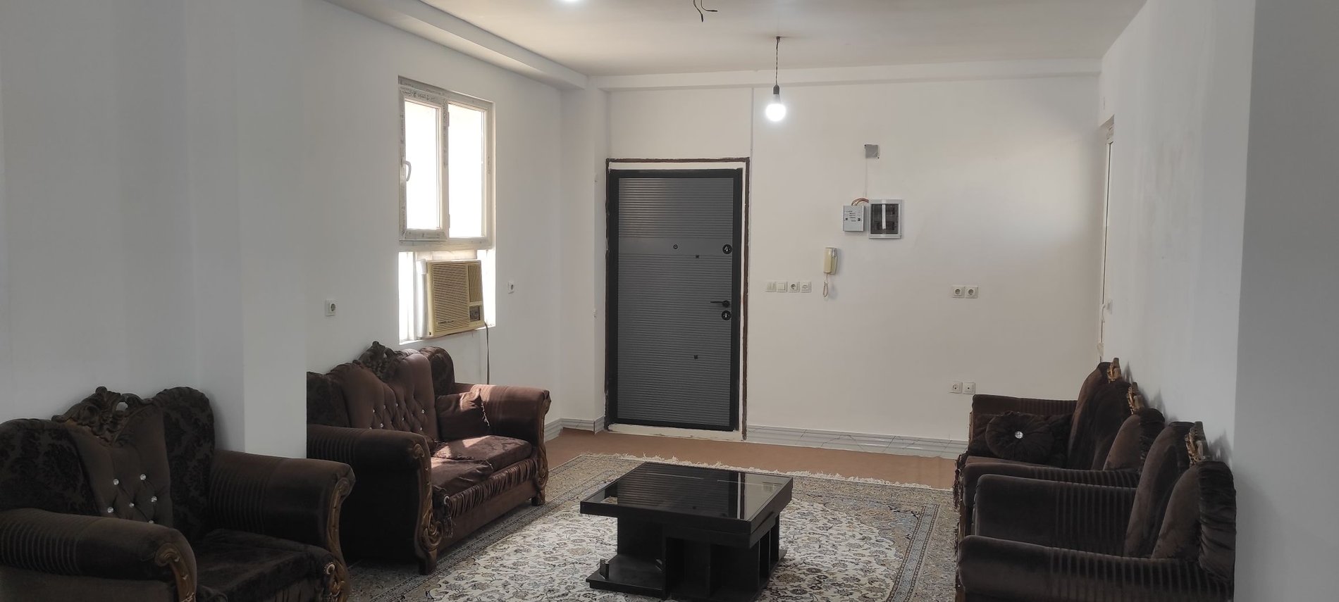 آپارتمان دوخوابه عالیشهر - حال و پذیرایی