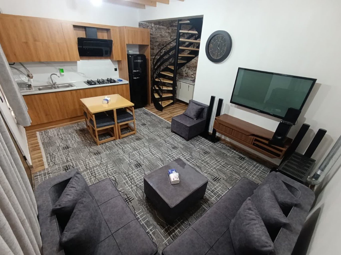 مجتمع اقامتی گیلداد - واحد سوئیسی گیلدخت