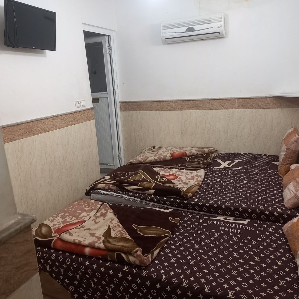 مسافرخانه تابان - واحد سه تخته غربی