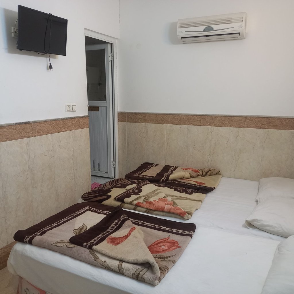 مسافرخانه تابان - واحد سه تخته غربی