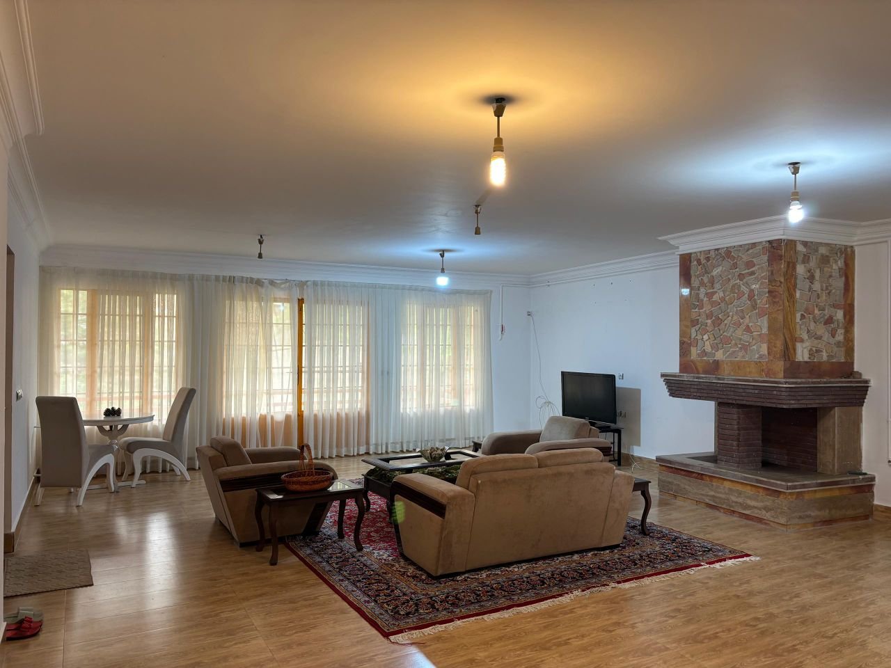 ویلا دوخوابه جنگلی آلما زیارت