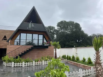 کلبه یک خوابه سوئیسی جنگلی خطیر