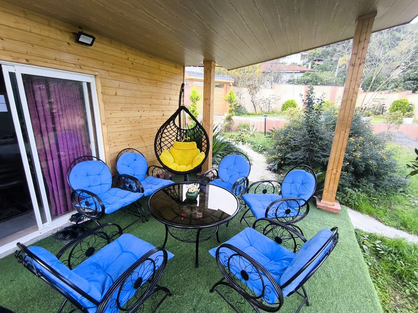 دوخوابه جنگلی استخردار آبگرم سیمرغ زرین