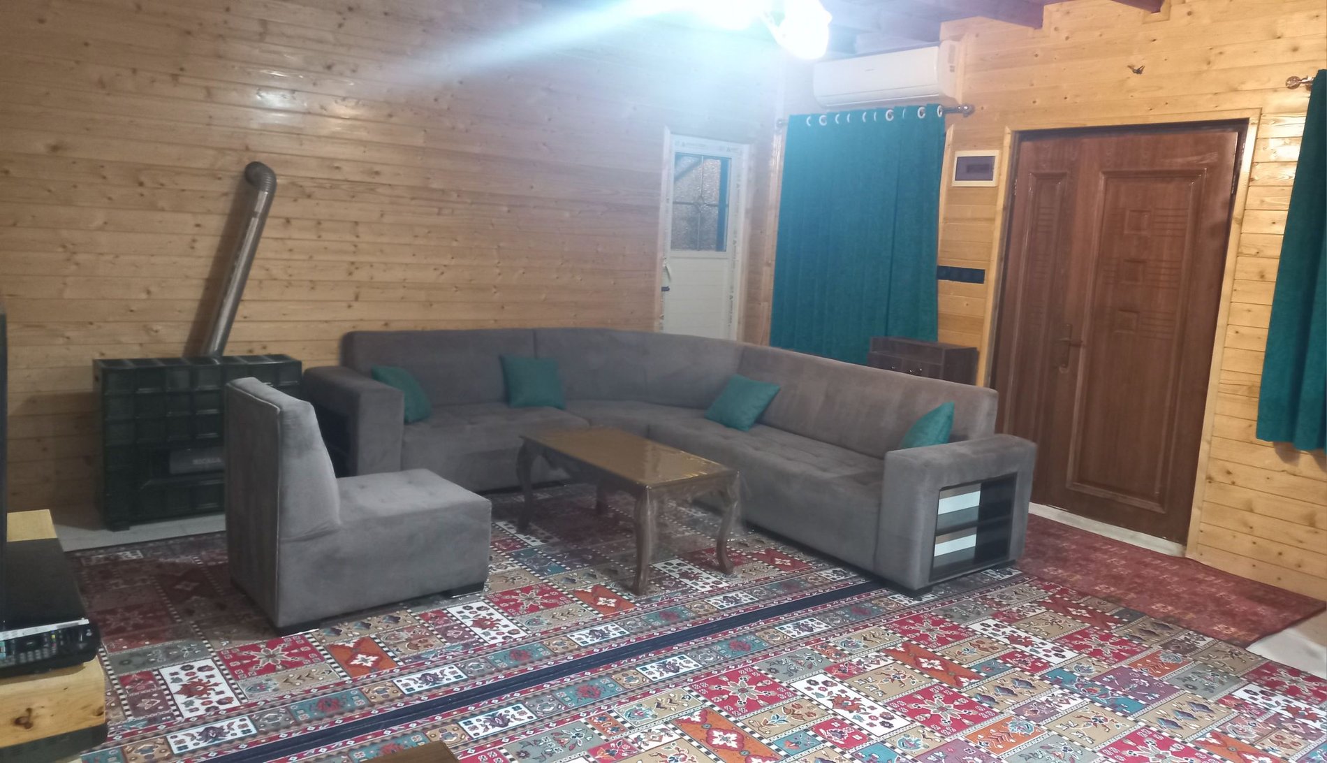 دوخوابه جنگلی استخردار آبگرم سیمرغ زرین