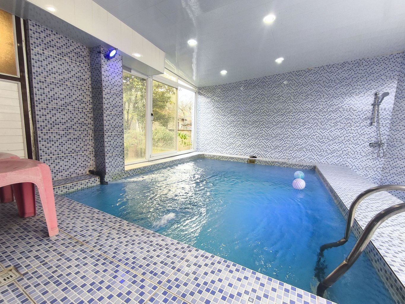 دوخوابه جنگلی استخردار آبگرم سیمرغ زرین