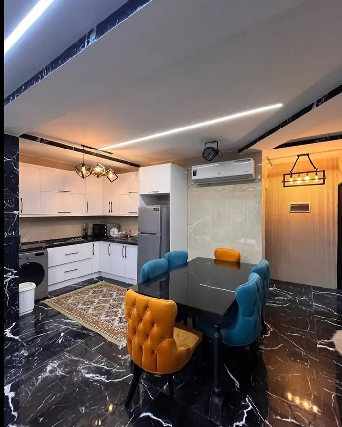 ویلا چهارخوابه استخردار آبگرم گلستان 3 - فضای آشپزخانه و میز نهارخوری طبقه اول