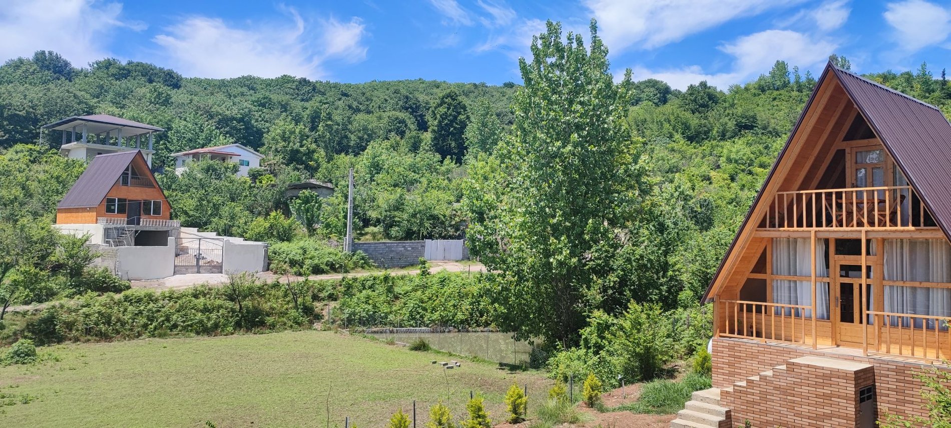 کلبه یک خوابه جنگلی سوئیسی جکوزی دار آریا