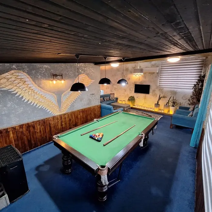 ویلا دوخوابه ساحلی پارک آبی 1 - سالن بیلیارد از نمایی دیگر