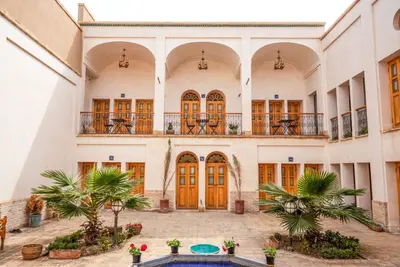 اقامتگاه سنتی خانه صبا - واحد چکامه