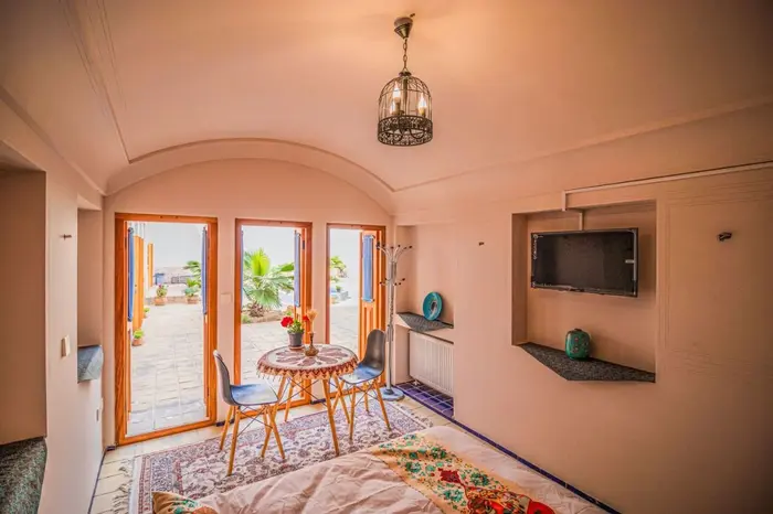 اقامتگاه سنتی خانه صبا - واحد ارغنون - ویو رو به حیاط