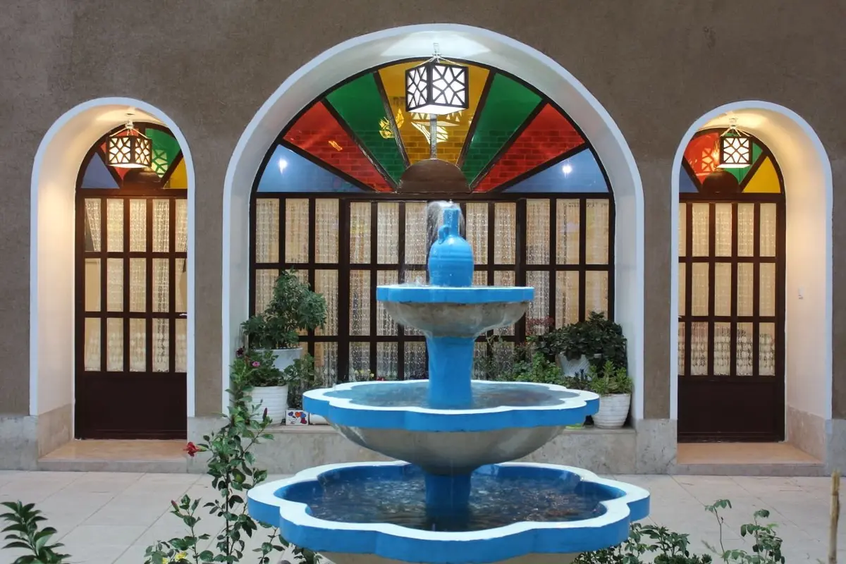 اقامتگاه سنتی کاج کهن - واحد عقیق - مدیریت