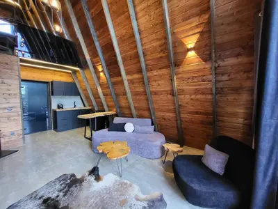 کلبه دوخوابه سوئیسی آس