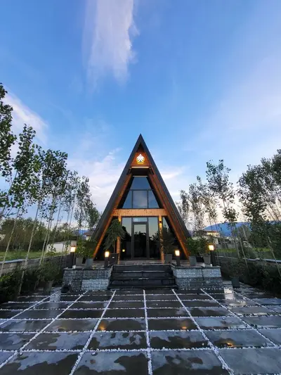 کلبه دوخوابه سوئیسی آس