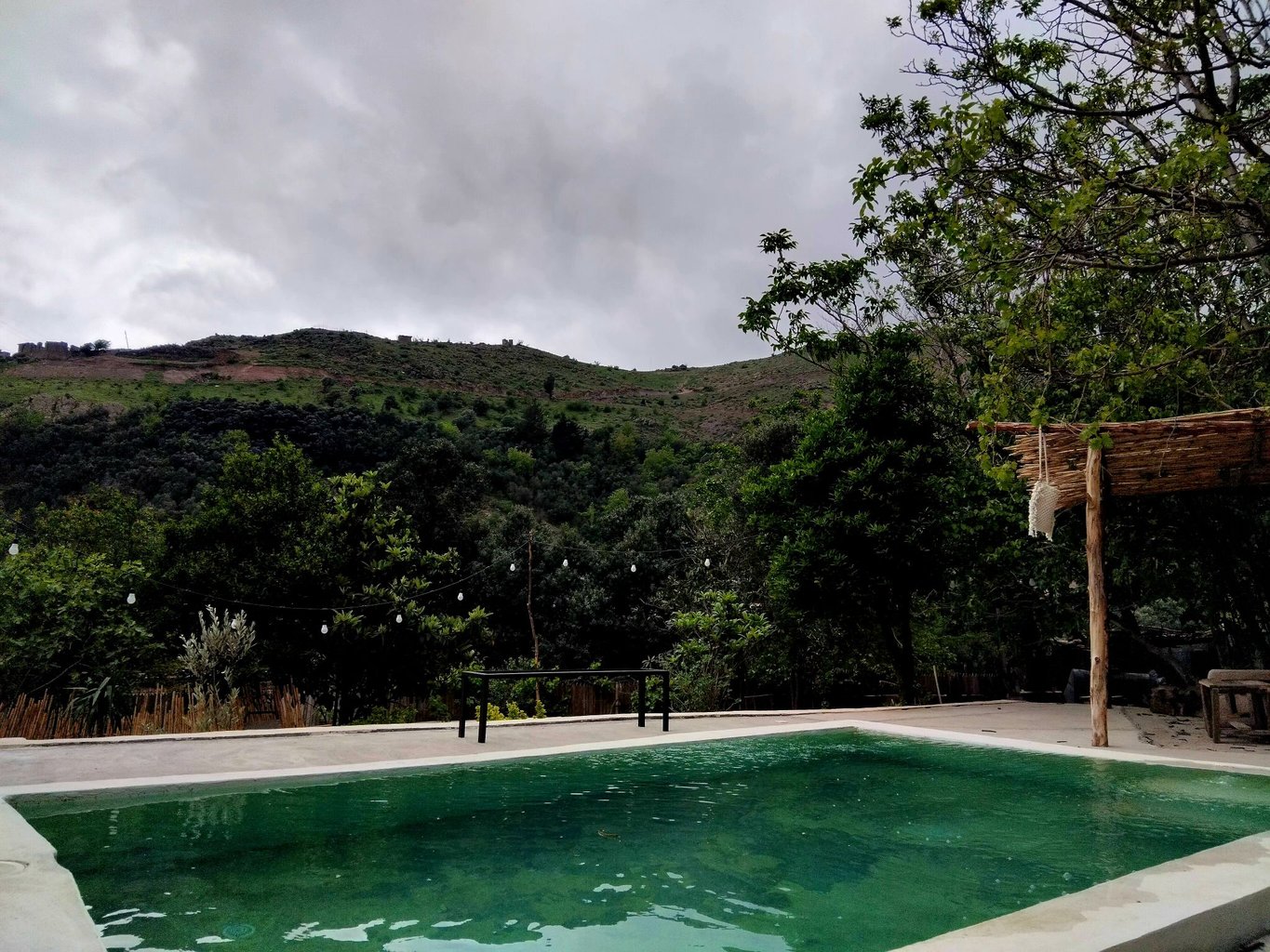 اقامتگاه سنتی دوخوابه استخردار آق بابا