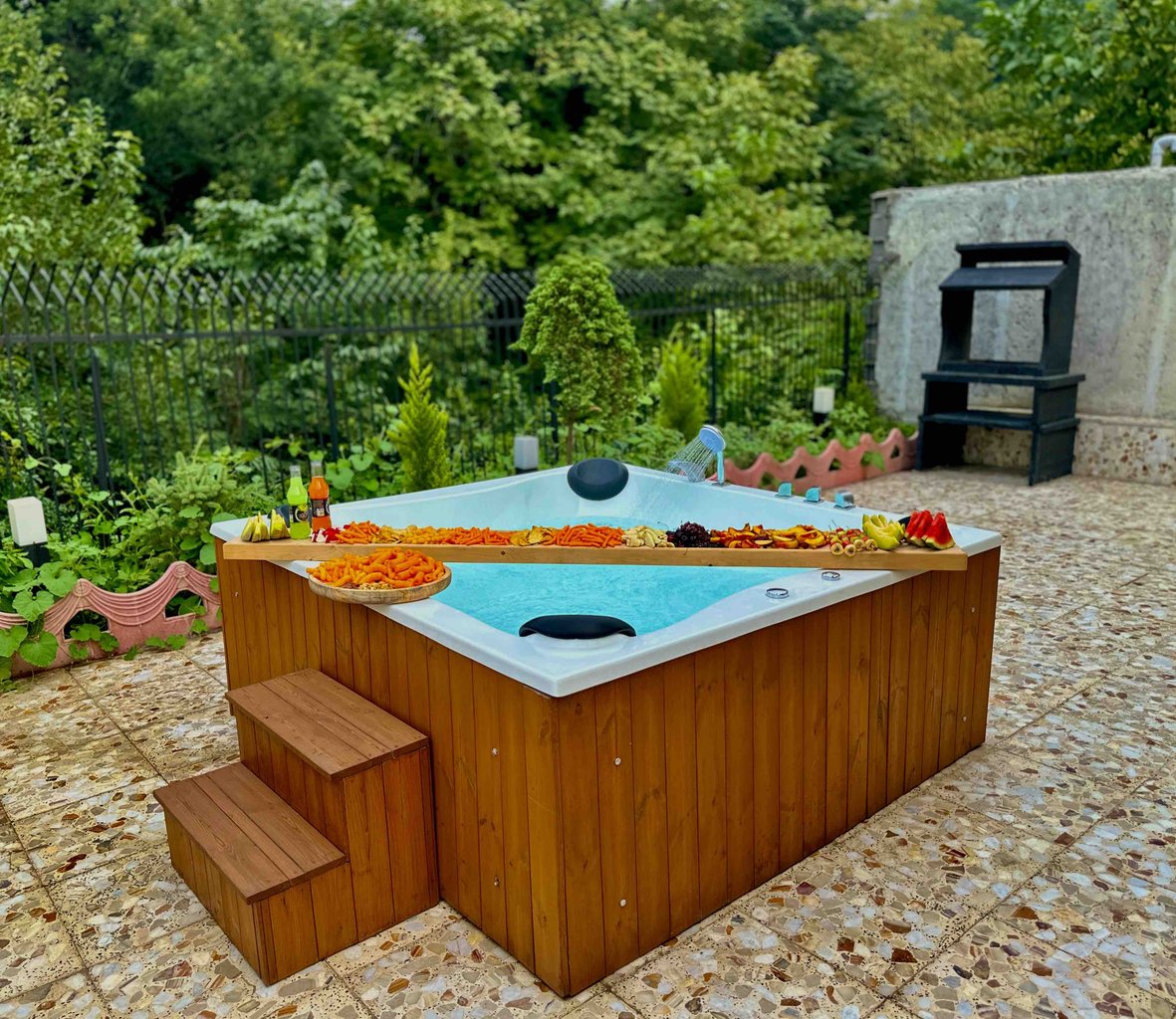 کلبه دوخوابه جکوزی دار عمارت آهنگر - جكوزي ٤ نفره 