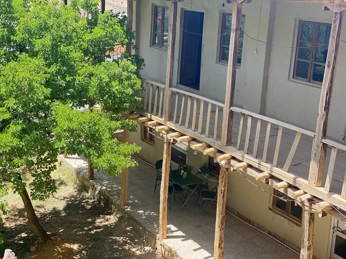 اقامتگاه سنتی سه خوابه شاهکوه