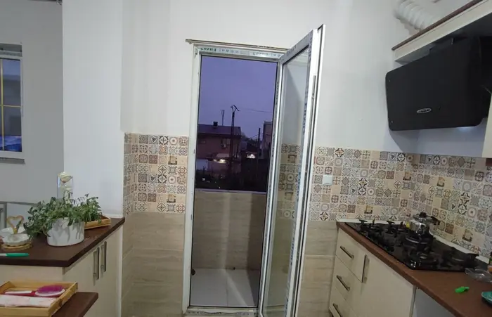 آپارتمان دوخوابه آنا 24 - بالکن