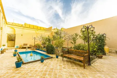 بومگردی عمارت بانو - واحد دلیزه