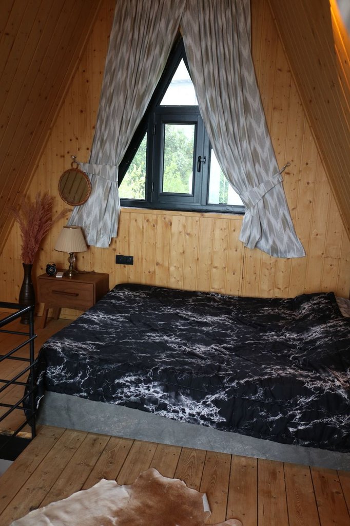 یک خوابه چوبی جکوزی دار سولی