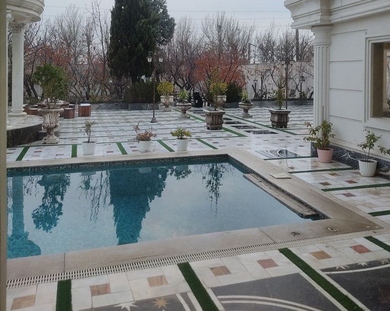 ویلا سه خوابه استخردار آبگرم باغ سفیر