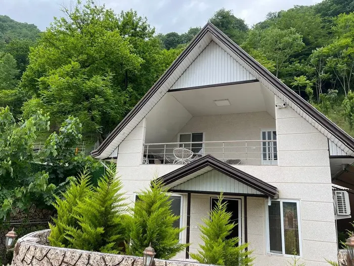 کلبه دوخوابه استخردار آبگرم درنیکا 2