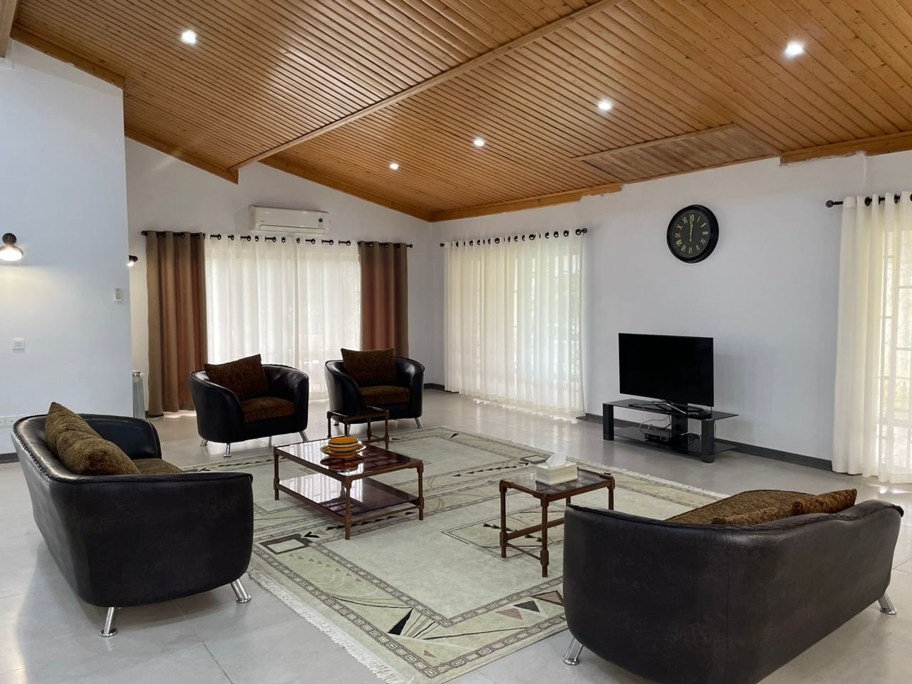 ویلا چهارخوابه‌ ساحلی لبخند