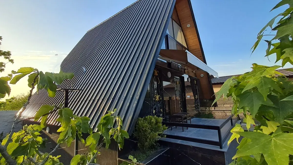 کلبه دوخوابه سوئیسی تمشک ۱