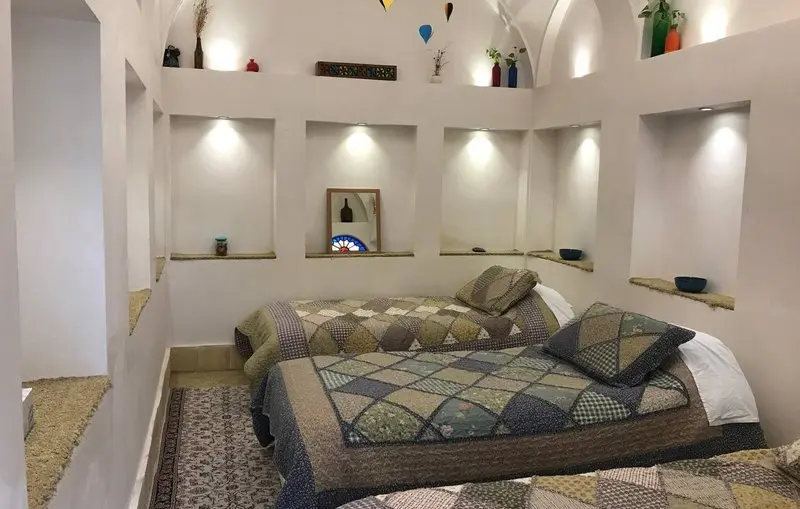 سرای امیر - واحد سه دری حیاط