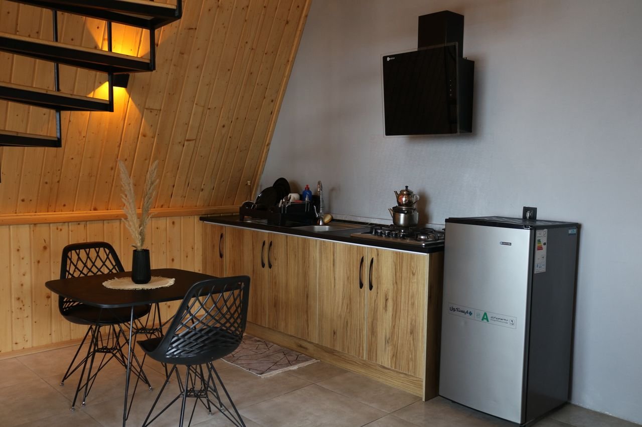 یک خوابه چوبی جکوزی دار سولی