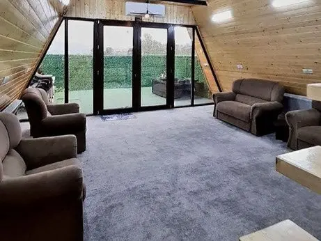 کلبه یک خوابه سوئیسی اغوز