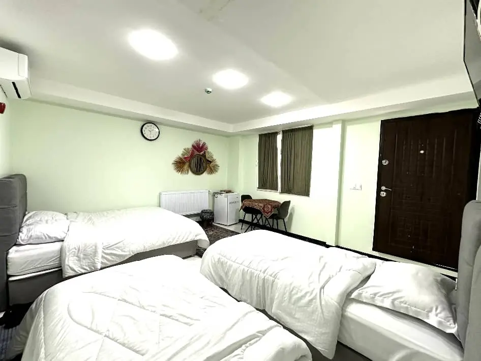 هاستل میر عماد - واحد چهارتخته خانواده ۱۷