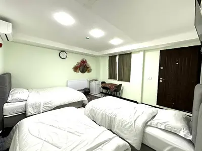 هاستل میر عماد - واحد چهارتخته خانواده ۱۷