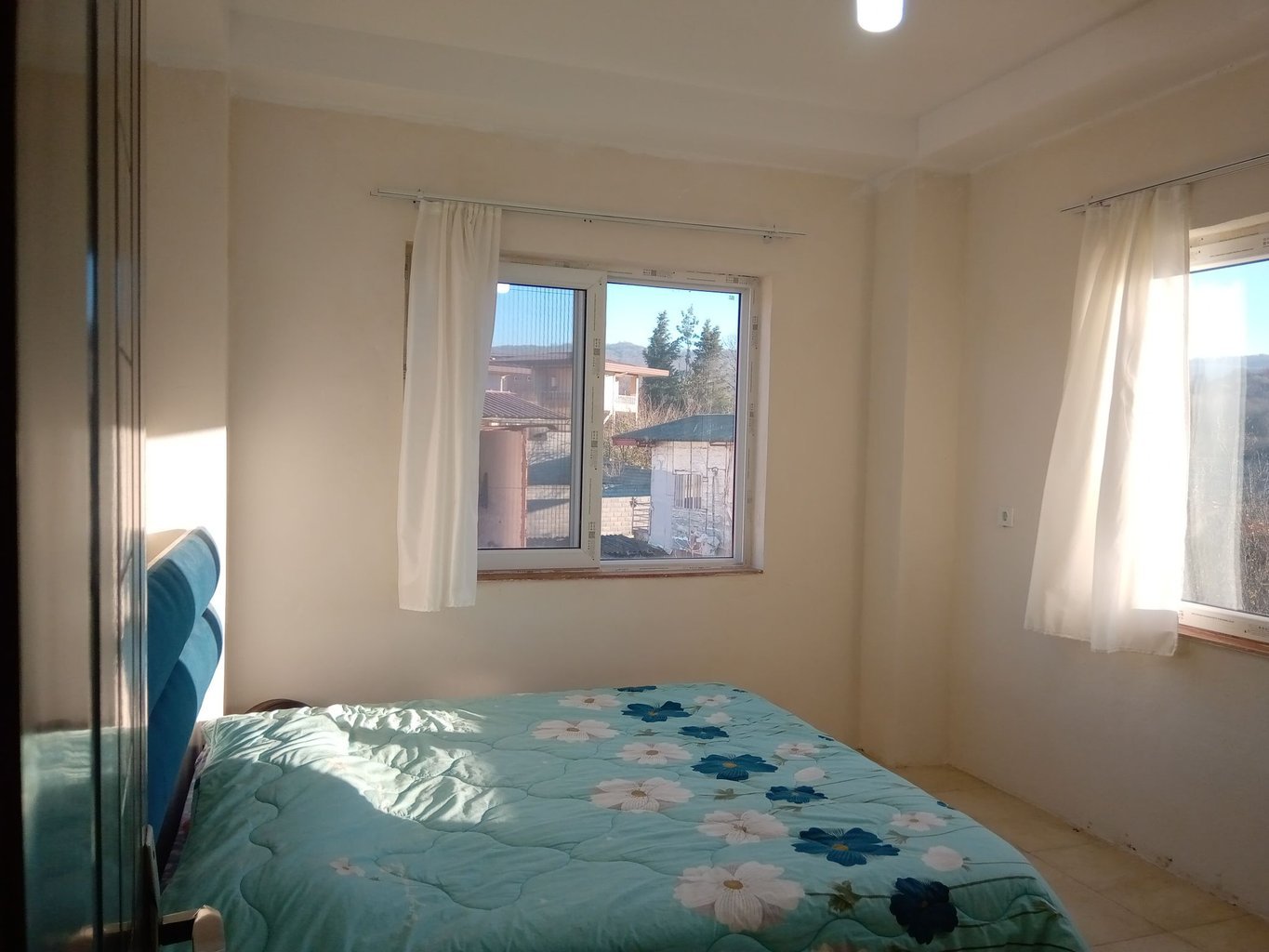 ویلا دوخوابه جنگلی سبز