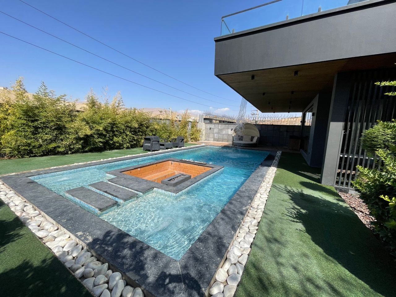 ویلا چهارخوابه استخردار آبگرم آتشکده