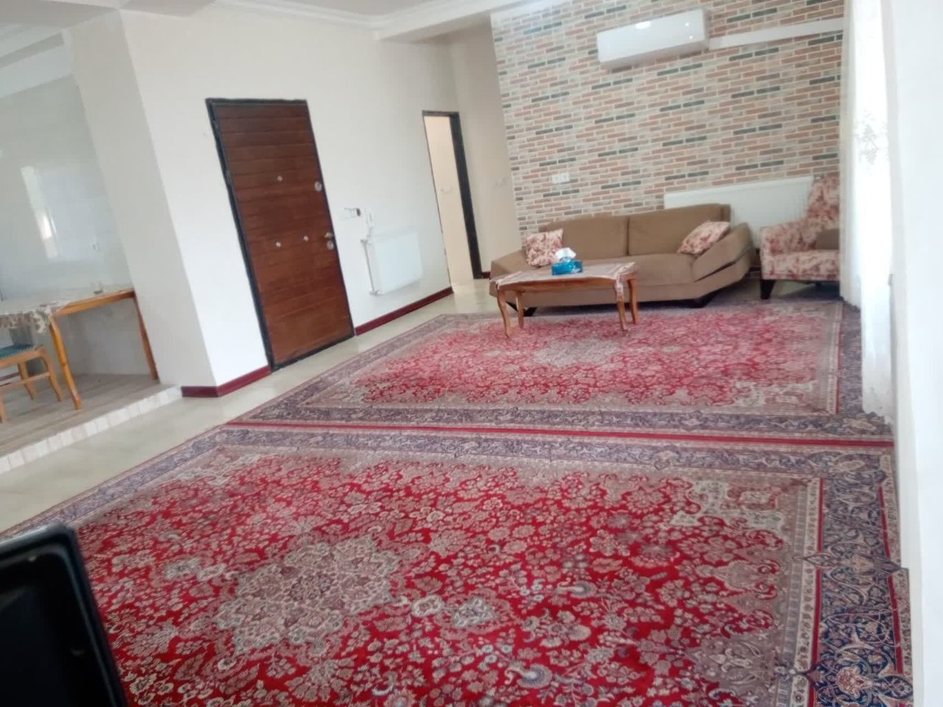 ویلا دوخوابه جنگلی سبز