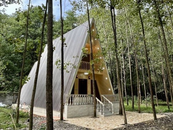 کلبه دوخوابه جنگلی سوئیسی گیسوم