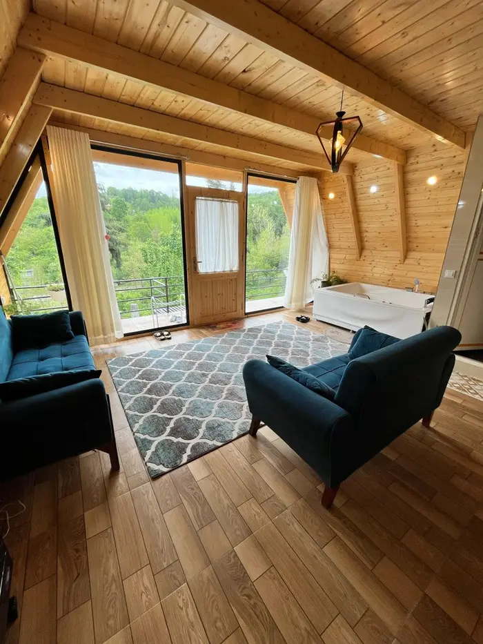 کلبه یک خوابه سوئیسی جکوزی دار میرکا لفور