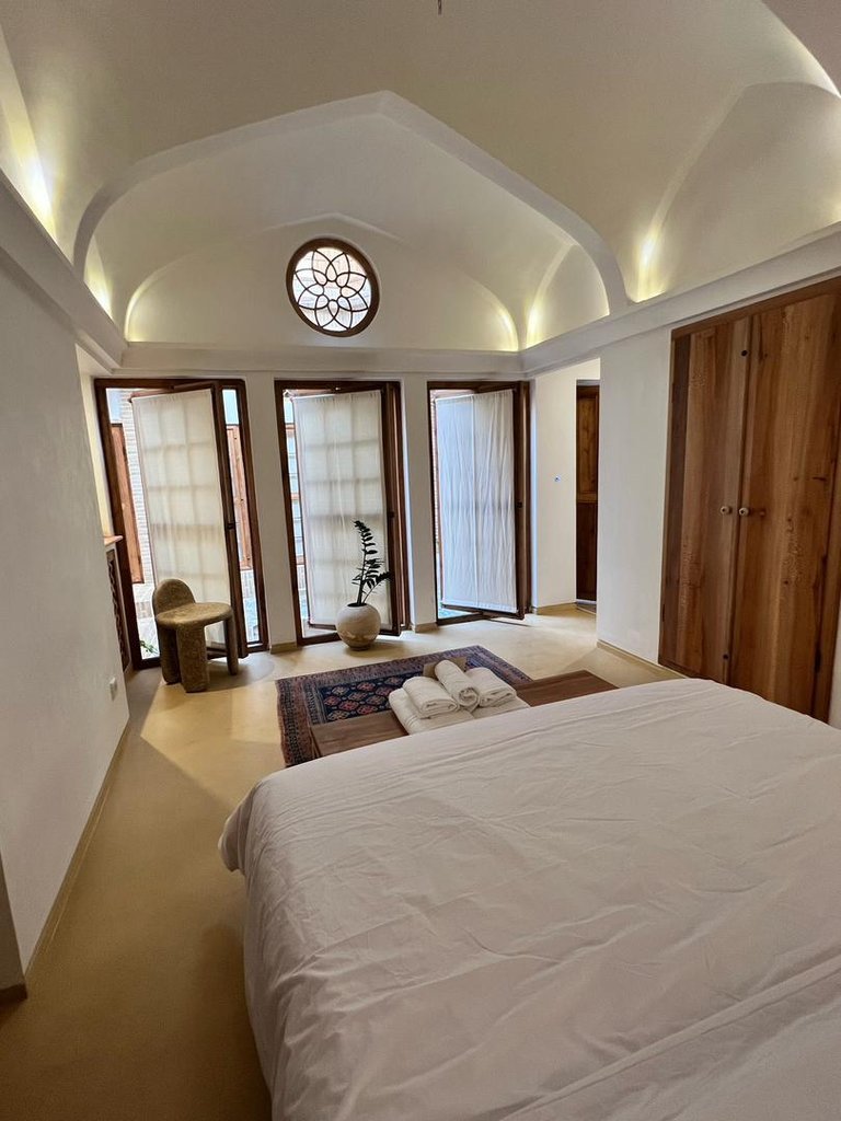 اقامتگاه سنتی خانه نزادی - واحد سه دری 1