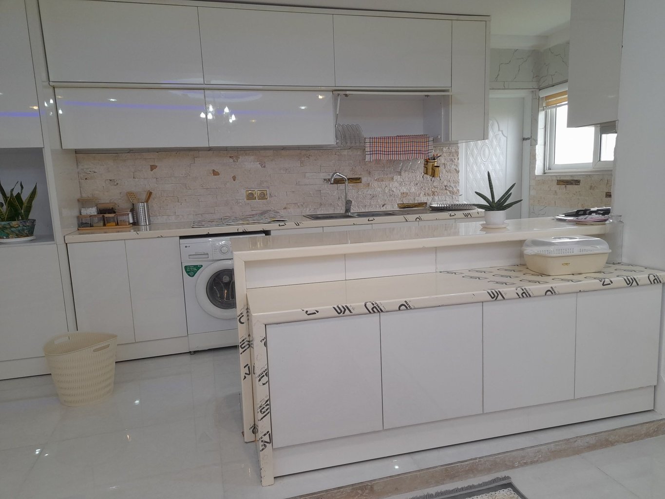 آپارتمان سه خوابه نحویان