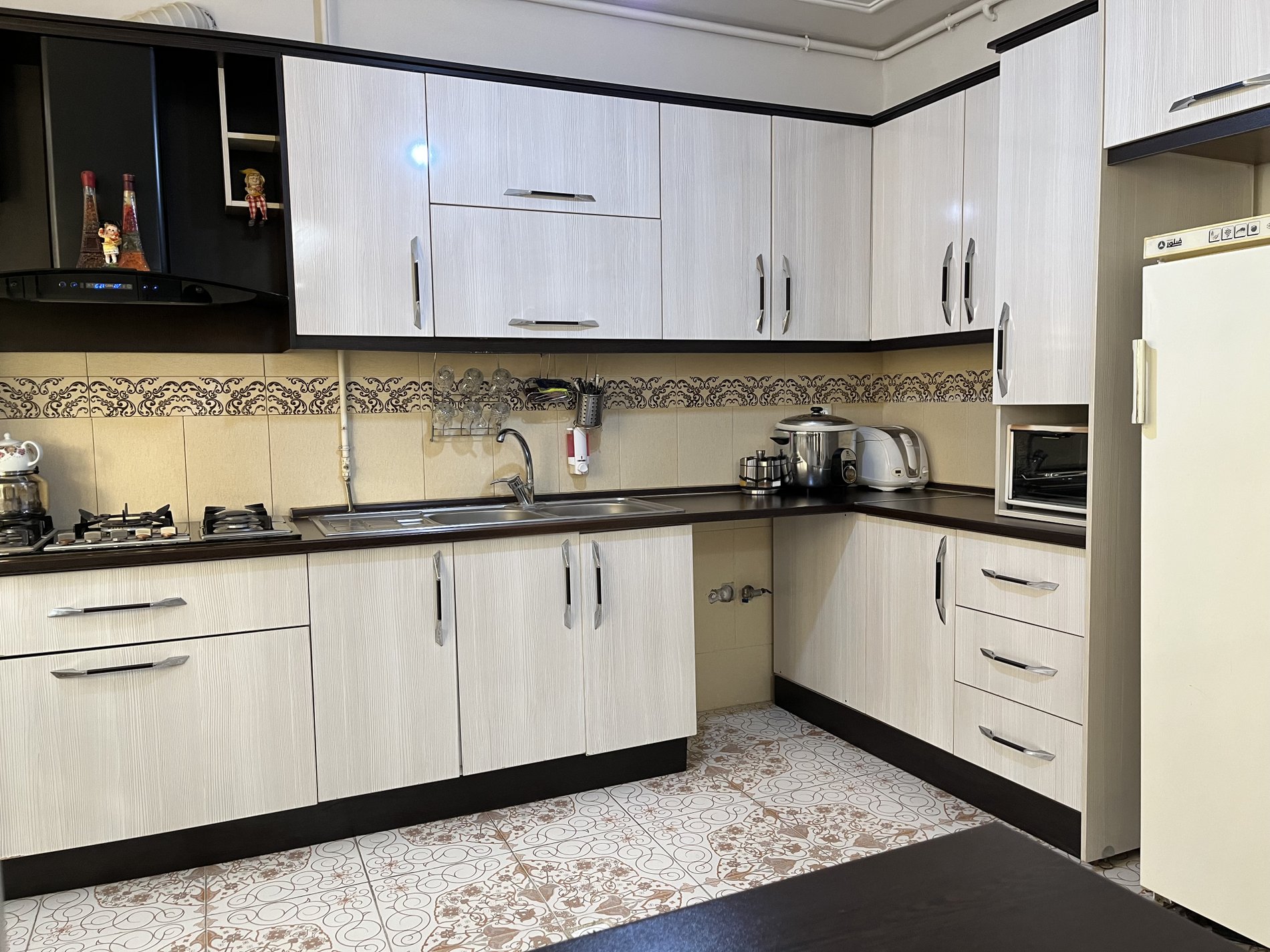 یک خوابه طاها 18