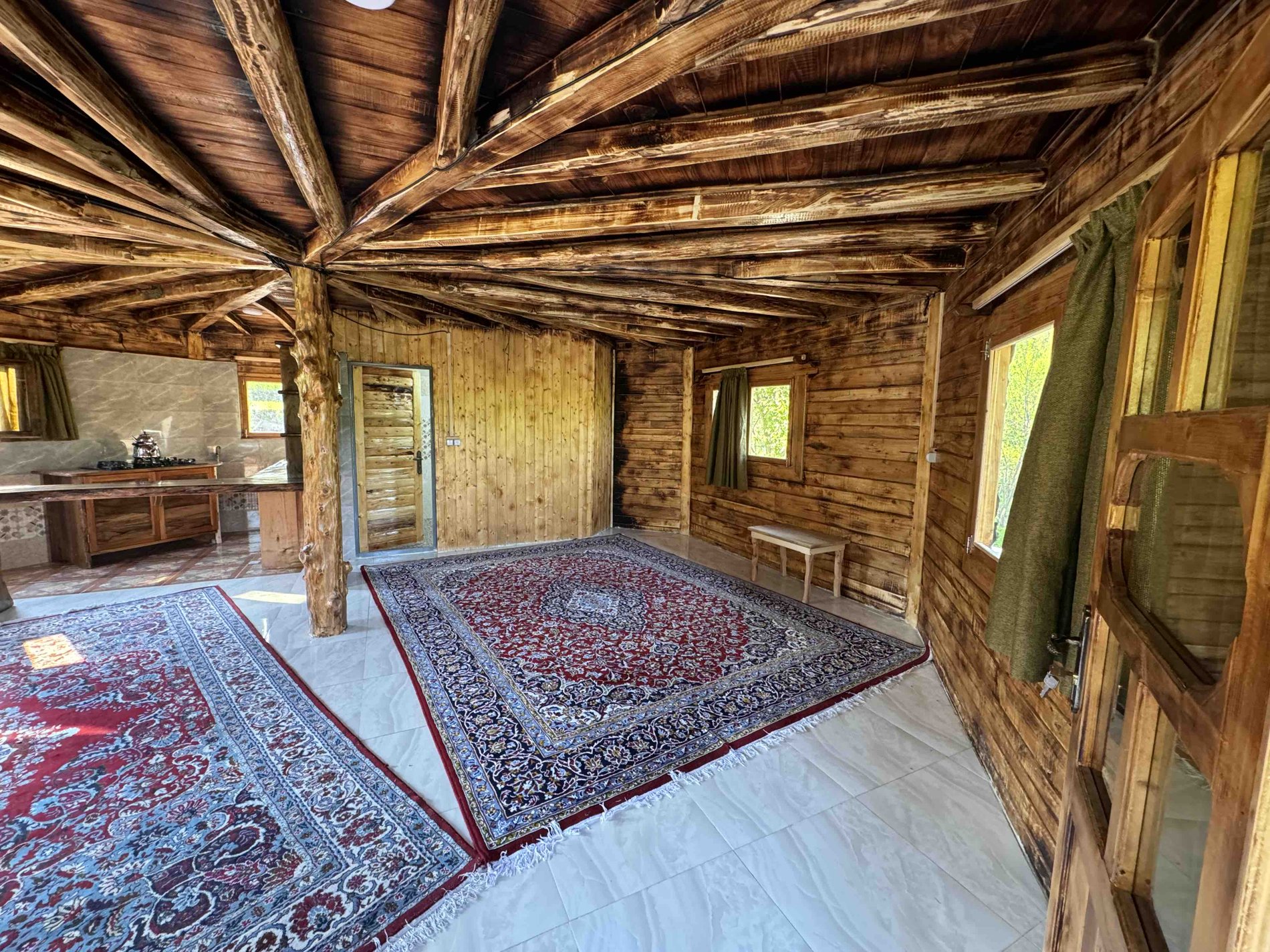 کلبه دوخوابه جنگلی اَنجیلی کا - پذیرایی طبقه پایین