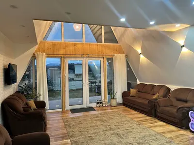 کلبه دوخوابه سوئیسی ماه دل