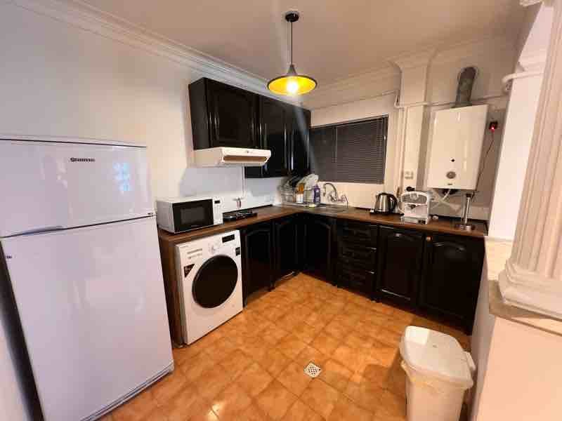 یک خوابه آذر 8