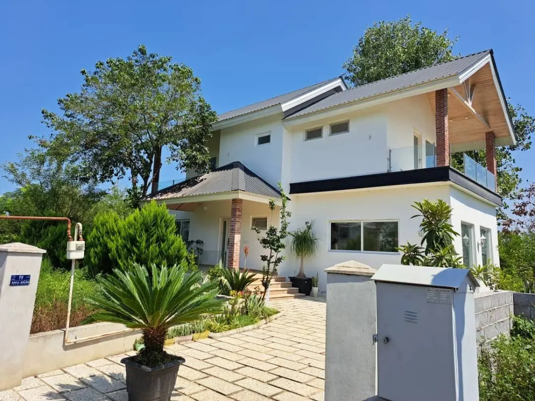 ویلا سه خوابه جنگلی یونیک