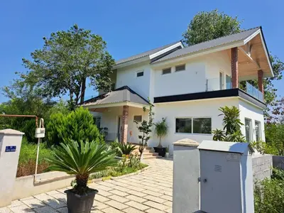 ویلا سه خوابه جنگلی یونیک