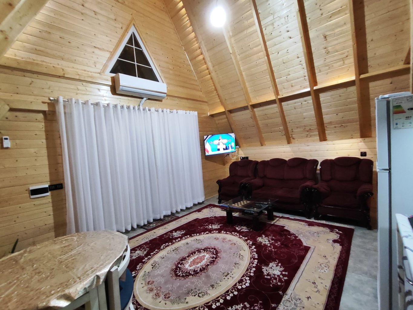 کلبه دوخوابه سوئیسی بهشت