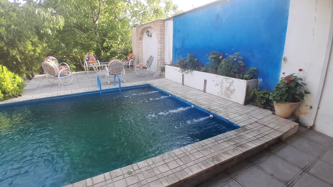 دوخوابه استخردار آبگرم ملک پدری