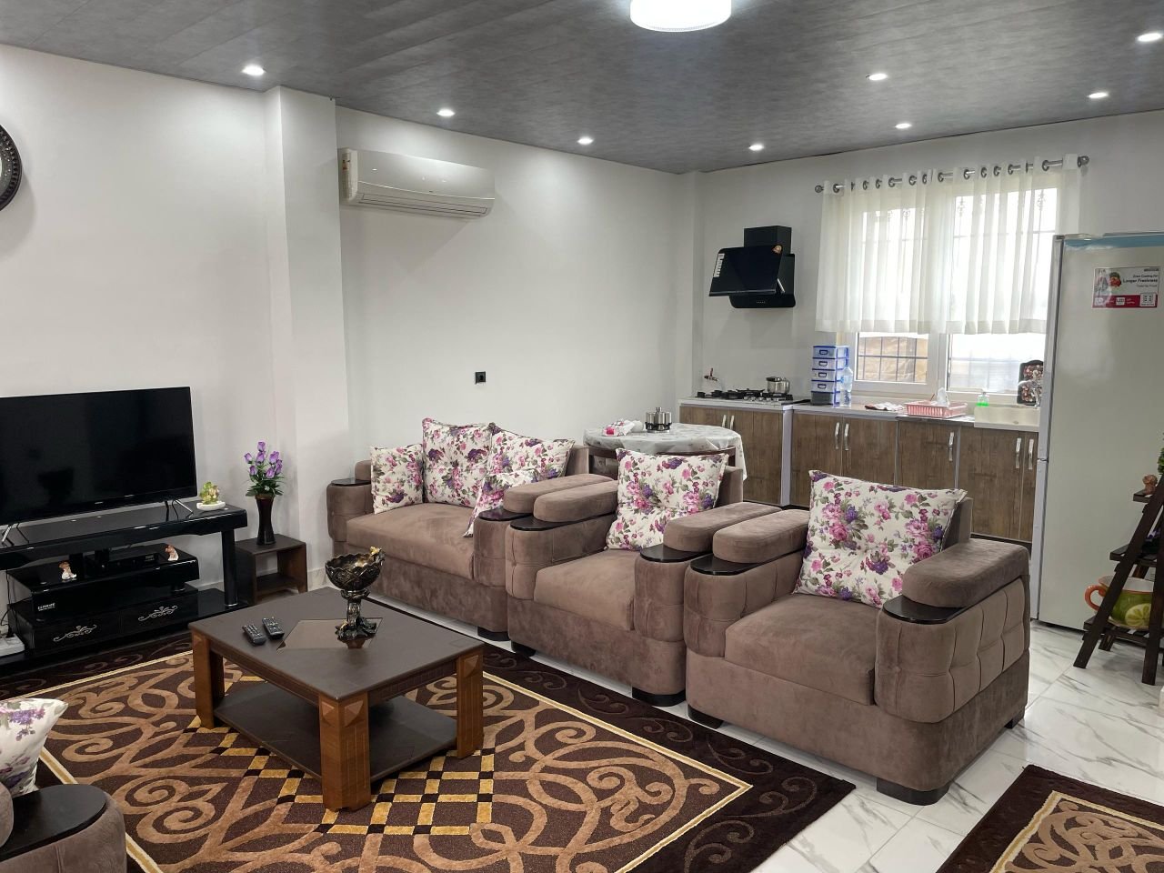 ویلا دوخوابه زمان ۲ - پذیرایی 